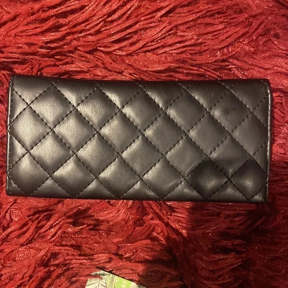 BADGLEY Mischka Studio Quilted Black Vegan Leather wallet - Picture 8 of 9